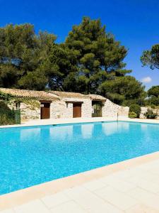 GASSPON - Golfe de St-Tropez - Mazet dans domaine privé avec piscine et tennis