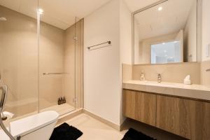 Stunning 2BR Skyline Stay With Full Burj Khalifa View