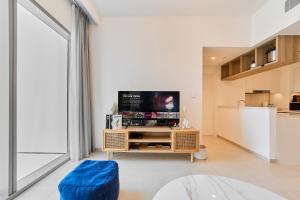 Stunning 2BR Skyline Stay With Full Burj Khalifa View