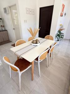 Casa VLOM Staycation