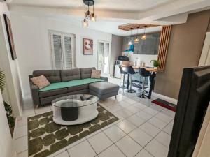 F1 220 metre de la GARE