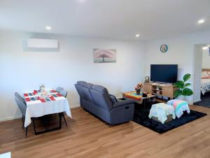 Brand New Modern Retreat in Singleton