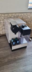 DullVino Cottage no 15 at Critchley