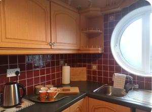 Kathleens Apartment includes Car Parking