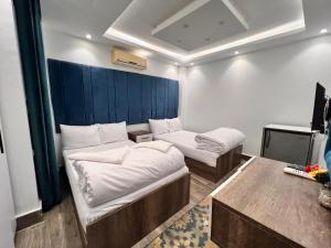 Premier pyramids view