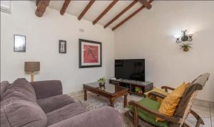 Birdsong in Sandton and Charming Townhouse Retreat