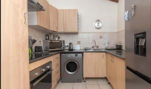 Birdsong in Sandton and Charming Townhouse Retreat