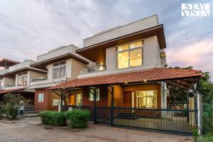 Brickstone Villa by VEO - Part of StayVista