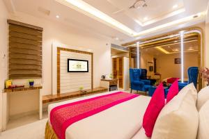 Aman Continental With Restaurant - 5Mins from Connaught Place ,Railway Station & Metro