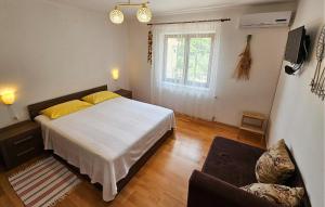 1 Bedroom Cozy Apartment In Vrbnik