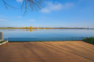 Lakeside Wellness Villa Buftea