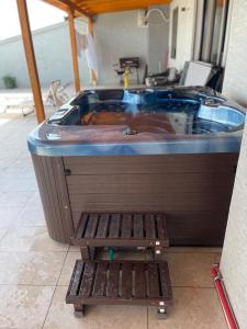 Rooftop 3BR Apartment with Hot Tub, Pool and Parking