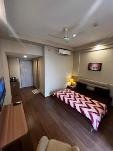 street dream home stay omaxe itc Alpha 2