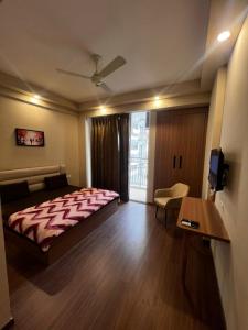 street dream home stay omaxe itc Alpha 2