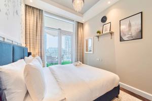 FAM Living Contemporary 1BR Apartment Urban Oasis