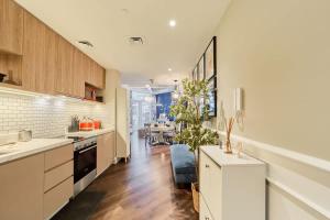FAM Living Contemporary 1BR Apartment Urban Oasis