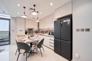 FAM Living Stylish 1BR in Nobles Tower Near Downtown