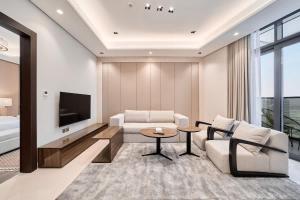 FAM Living Stylish 1BR in Nobles Tower Near Downtown