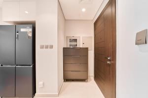 FAM Living Stylish 1BR in Nobles Tower Near Downtown