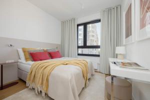 Luxury Apartment with AC in Warsaw by Renters Prestige