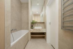 Luxury Apartment with AC in Warsaw by Renters Prestige