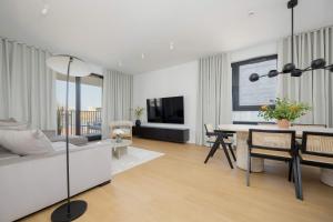 Luxury Apartment with AC in Warsaw by Renters Prestige