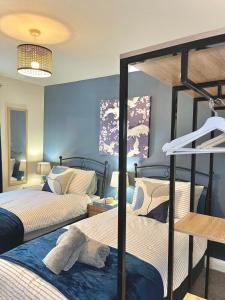 Ideal 4-bed home sleeps 7 - Nr Trafford Ctr & M60