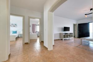 Casita Luisa - Ping pong and 300M to the Beach By Lanzarote Vacation Homes