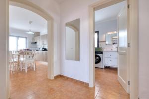 Casita Luisa - Ping pong and 300M to the Beach By Lanzarote Vacation Homes