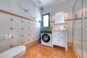 Casita Luisa - Ping pong and 300M to the Beach By Lanzarote Vacation Homes