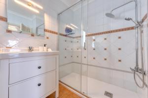 Casita Luisa - Ping pong and 300M to the Beach By Lanzarote Vacation Homes