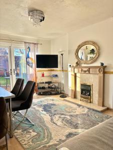 2-Bed House Sleeps 4 Garden 10 mins to Anfield