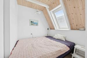 Lovely Holiday Home With Sea View