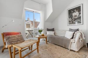 Romantic Getaway by Costarentals - Ref 55