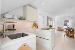 Romantic Getaway by Costarentals - Ref 55