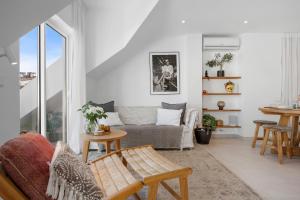 Romantic Getaway by Costarentals - Ref 55