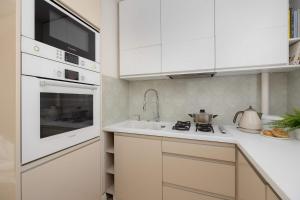 Cozy and Family Apartment close to the Metro in Warsaw by Noclegi Renters