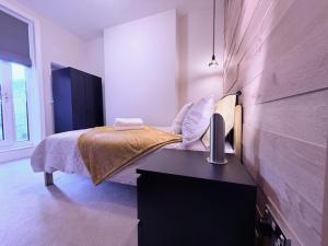 Modern Cosy, Two Beds, Ideal for Relocations, Long Booking Welcomes