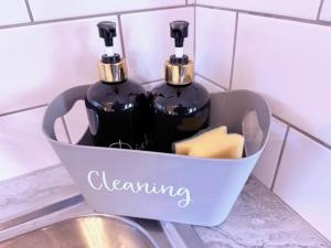 Modern Cosy, Two Beds, Ideal for Relocations, Long Booking Welcomes