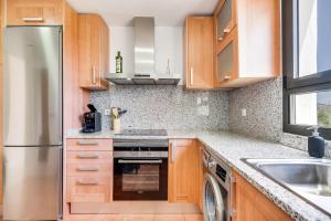 Penthouse in Estepona met Zeezicht, Jacuzzi & Zwembad