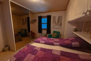 Rooms in spaceious apartment with seaview in city center