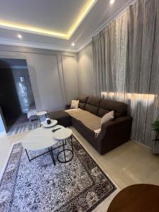 غرفة وصالة الجوري 1 ابواب ذكية