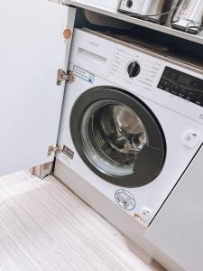 Spacious Studio In The Heart of Ealing Broadway