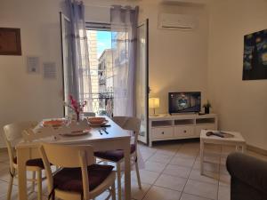 DownTown House by Holiday World