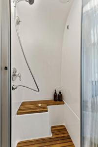 Fully-Equipped Airstream Rental for Glamping in Chelan, Washington