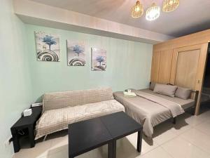 Shell residence Family room by Kathy