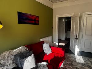 Beautiful traditional top floor flat in the center of Largs