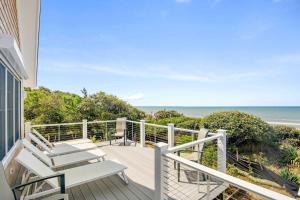 Waterfront Private Beach Panoramic Views