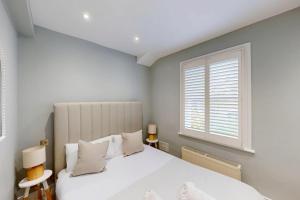 Chic 2-Bed with Patio-10 min Walk to Clapham Tube