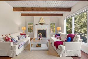 Fire Pit Sun Room Central AC and Games
